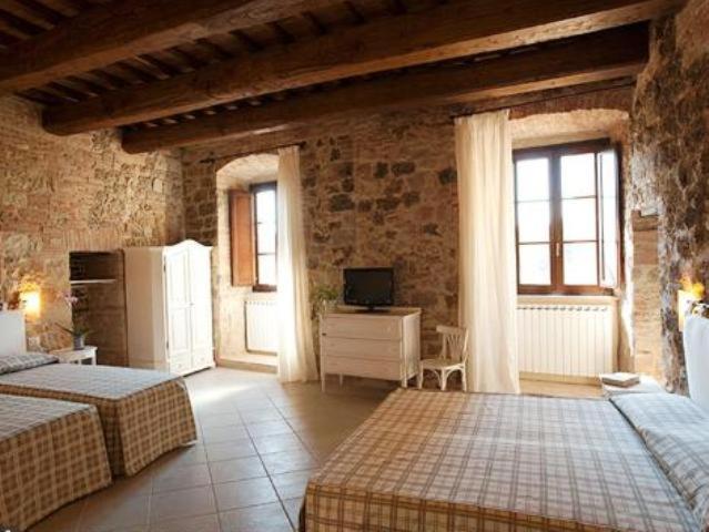 Quadruple Room image 1