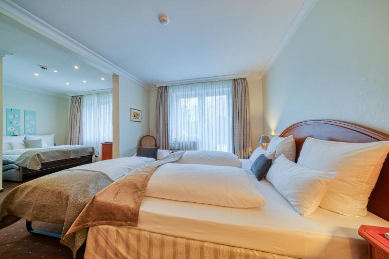 Double Room image 3