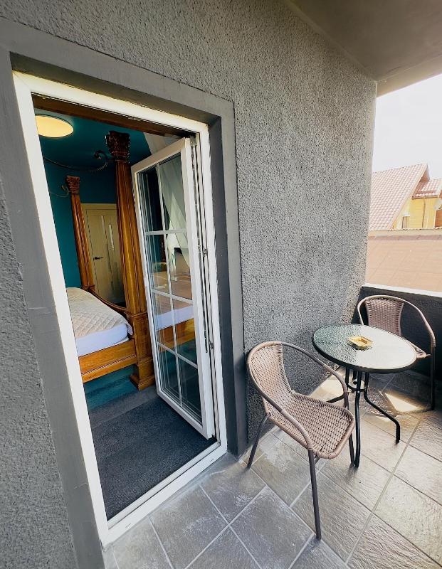 Broken bed hootel - image 14