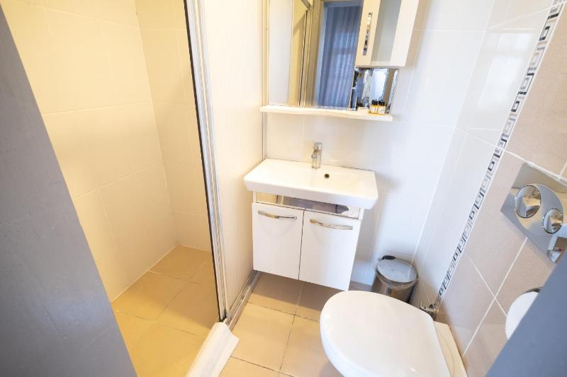 Standard Double or Twin Room image 1