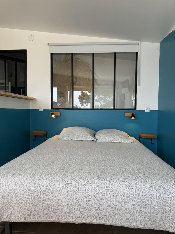 One-Bedroom Standard Apartment image 3