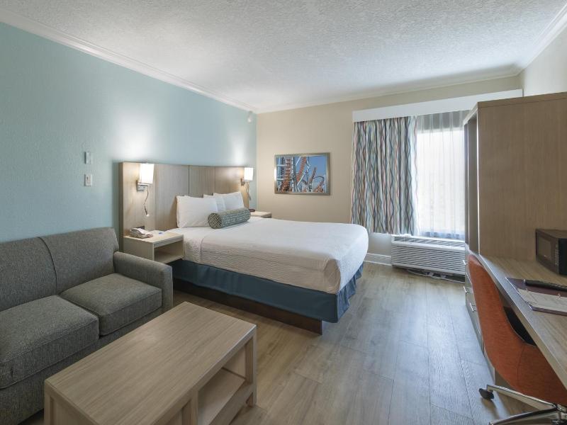 King Room with Sofa Bed image 4