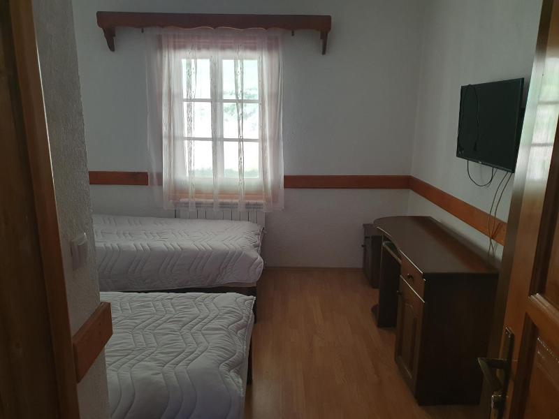 Twin Room image 4