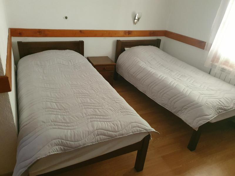 Twin Room image 3