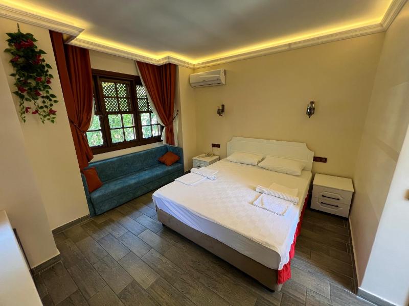 Double Room image 3
