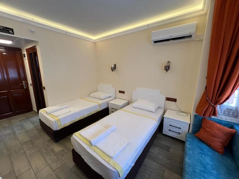 Double Room image 4