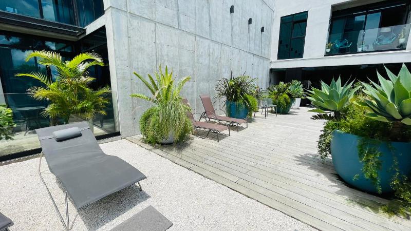 Cozy apartment with terrace SJ Cosmopolitan Tower #402 - image 7