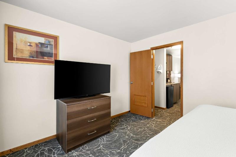 One Bedroom King Bed Kitchenette Suite image 3
