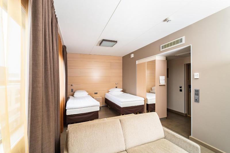 Superior Twin Room image 1