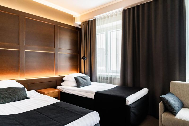 Superior Twin Room image 2