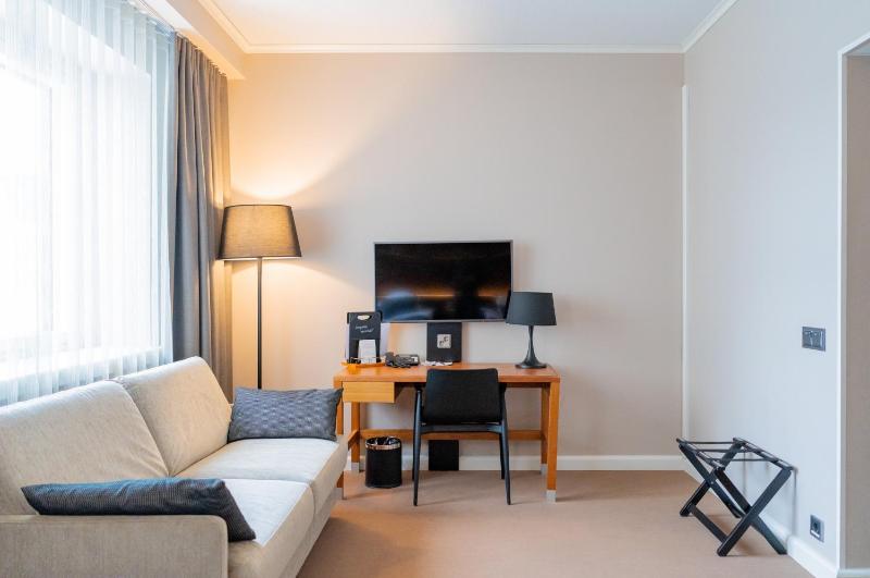 Superior Twin Room image 3