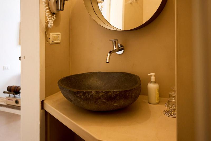 King Room image 4