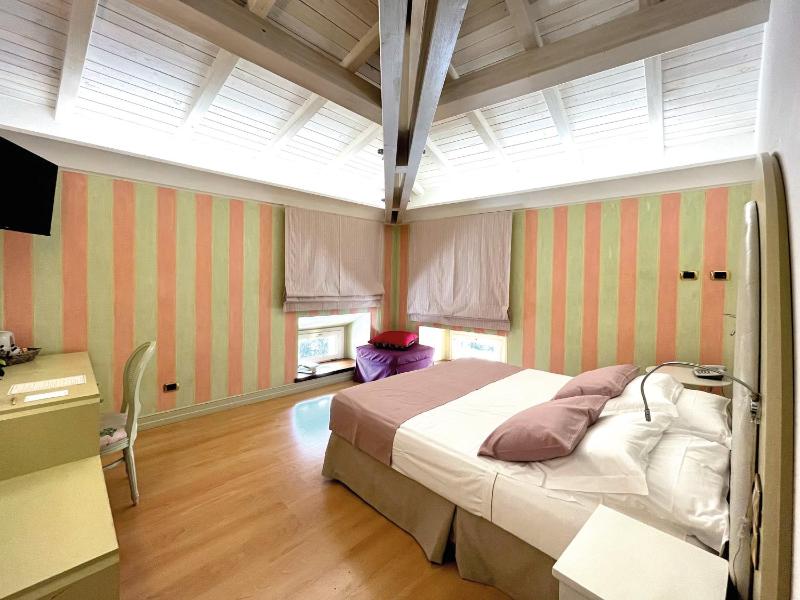Deluxe Triple Room image 1