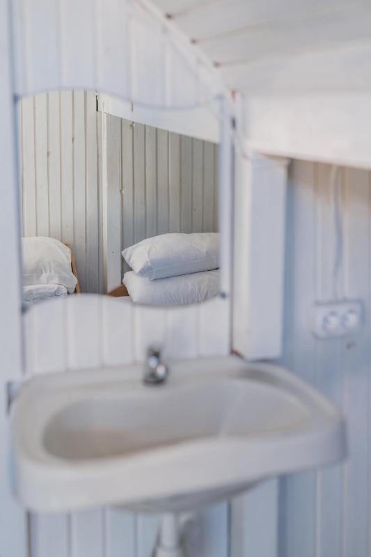Single Room with Shared Bathroom image 4