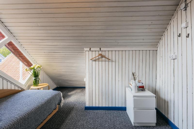 Single Room with Shared Bathroom image 1