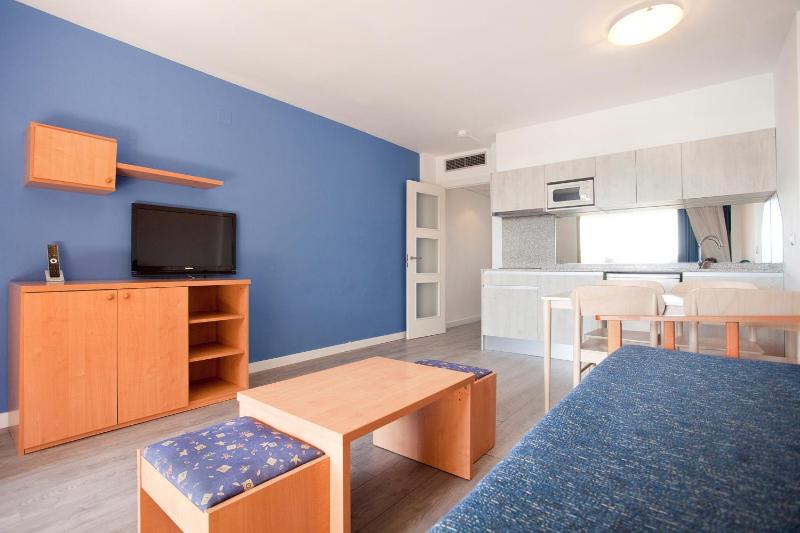 Double or Twin Room image 4