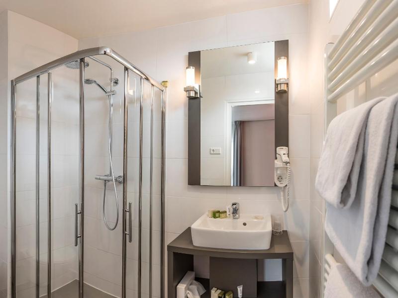 Standard Twin Room image 2
