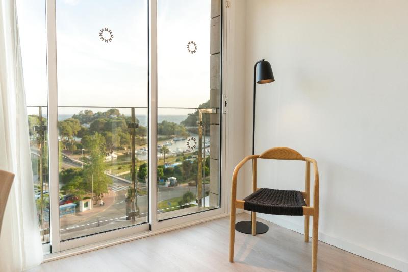 Twin Room with Sea View image 4