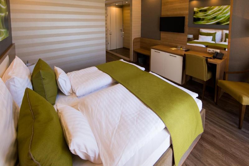 Standard Double Room image 2
