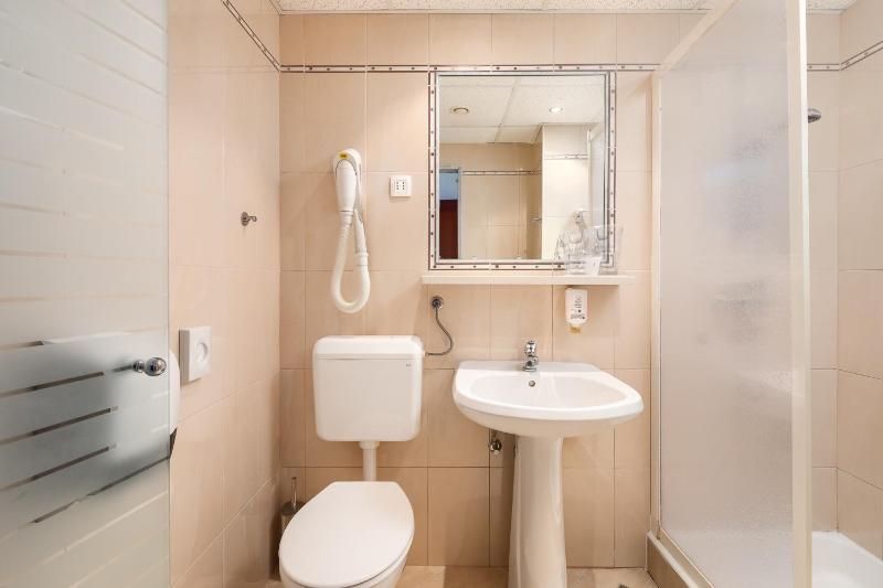 Double Room with Balcony and Sea View image 2
