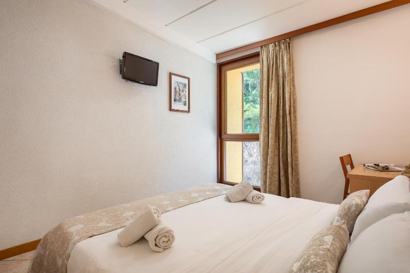 Economy Double or Twin Room image 2