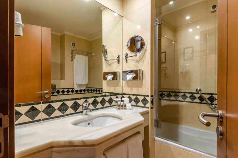 Double Room image 3