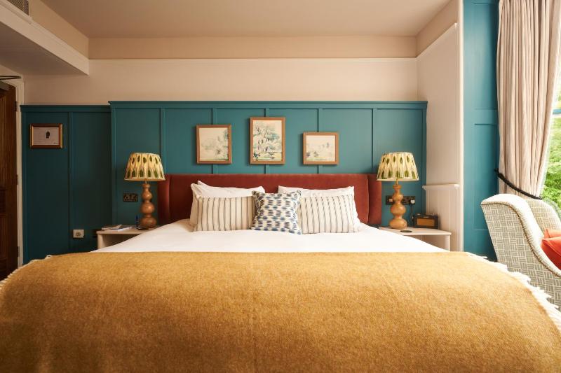 Superior Queen or Twin Room with River View image 3