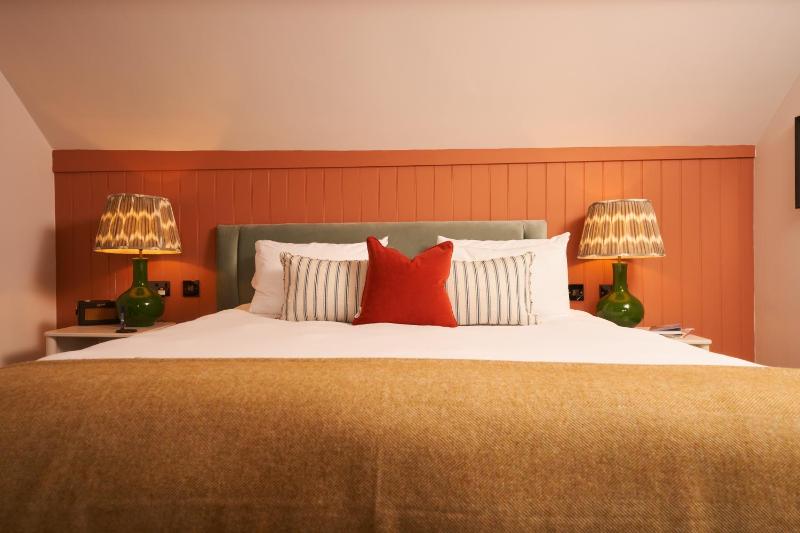 Large Double Room image 3