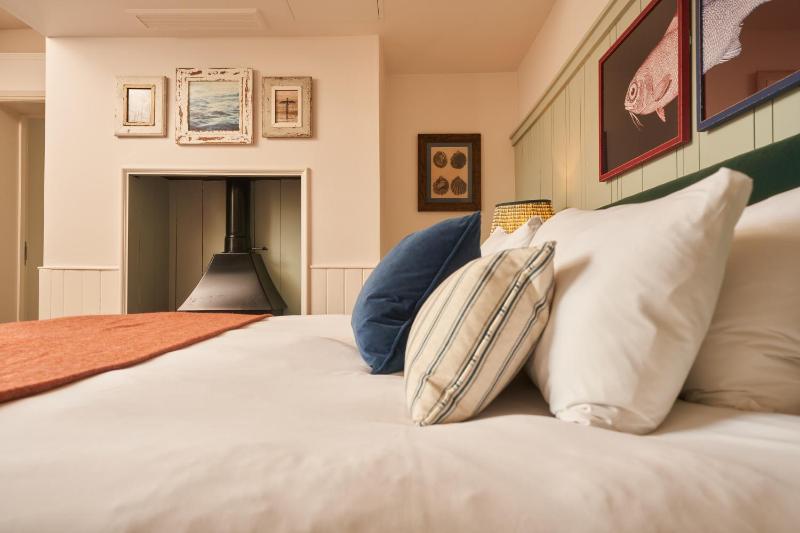 Queen Room image 4
