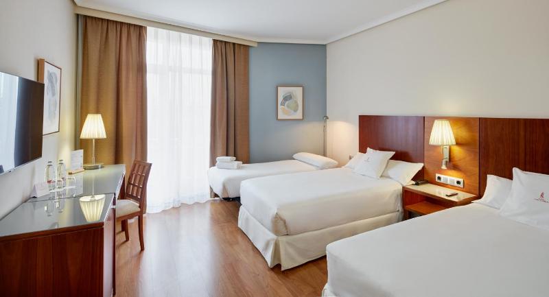 Family Room (3 Adults) image 4