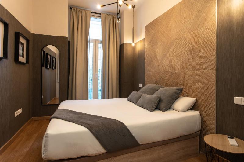 Two-Bedroom Apartment with Balcony (5-6 Adults) image 4