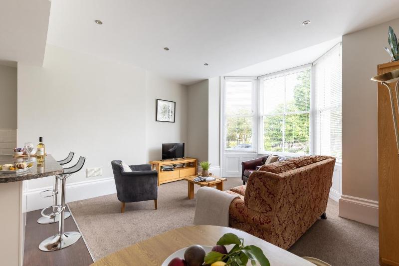 Sea View Apartment - with Pool & Spa Access (Ground Floor) image 1