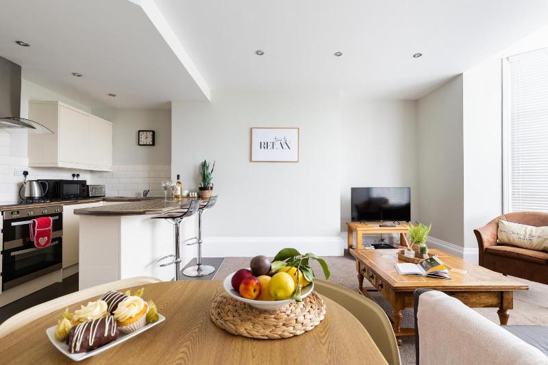 Sea View Apartment - with Pool & Spa Access (Second Floor) image 1