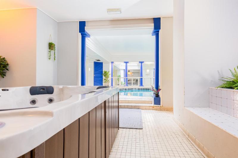 Sea View Apartment - with Pool & Spa Access (First Floor) image 3