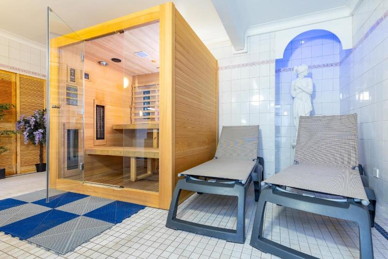 Sea View Apartment - with Pool & Spa Access (First Floor) image 4