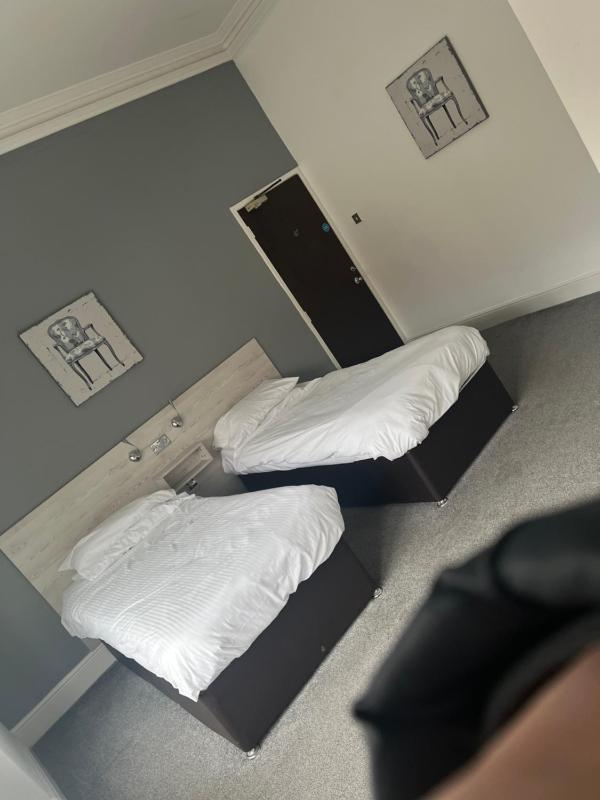Twin Room with Shower image 1