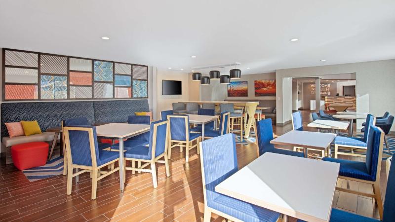 Hampton Inn Phoenix-Airport North - image 16