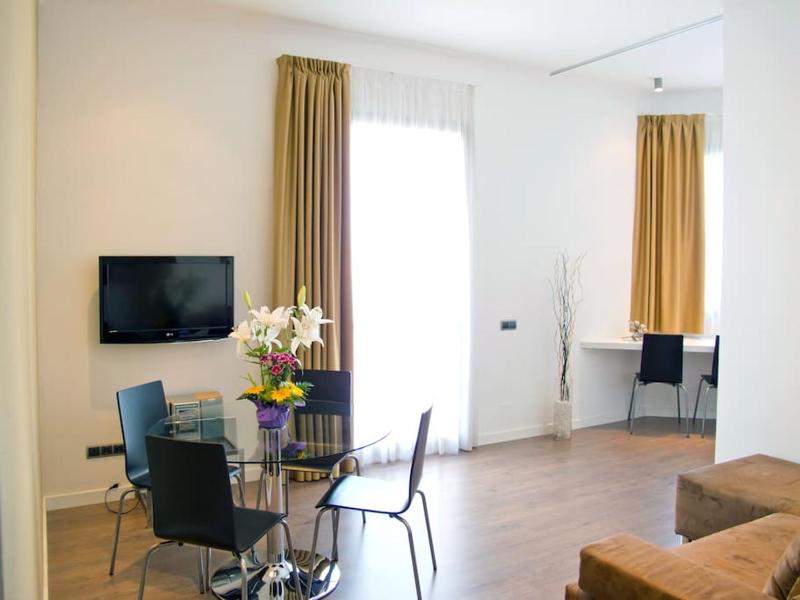 Flat with views to Sagrada Famila - image 9