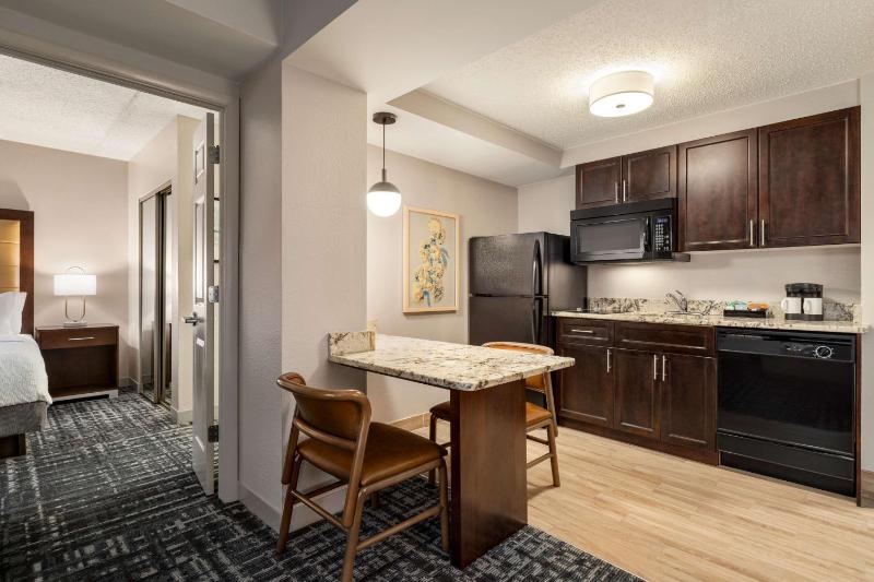 One-Bedroom King Suite - Non-Smoking image 3