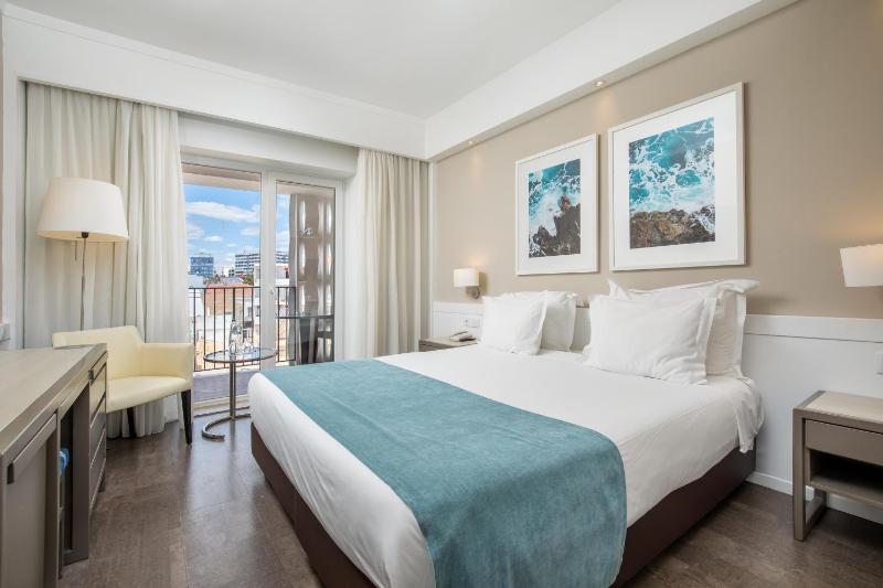 Standard Double or Twin Room with City View image 4