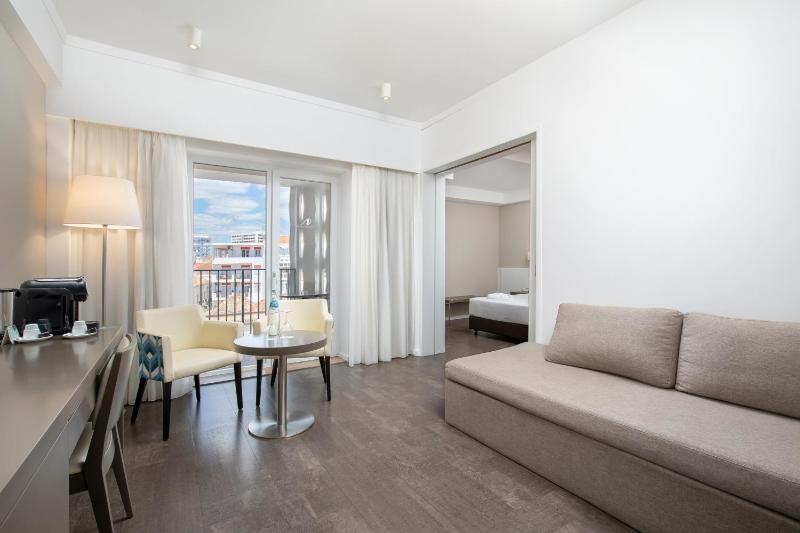 Suite with City View image 4