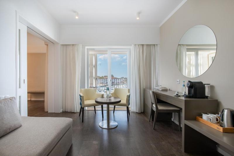 Suite with Marina View image 3