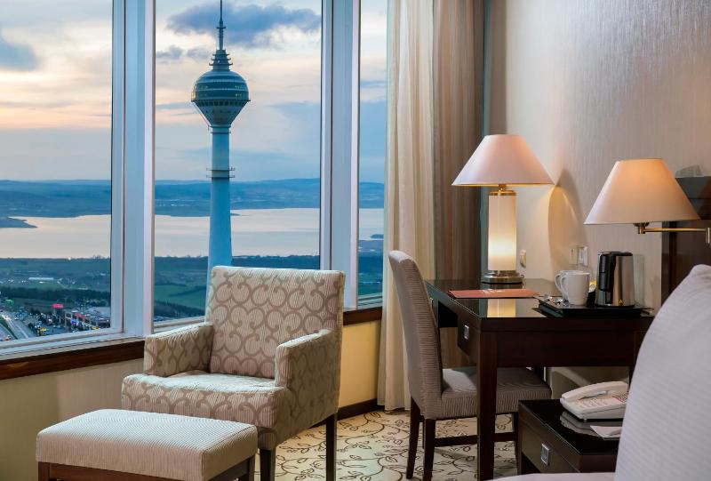Executive King Room image 3