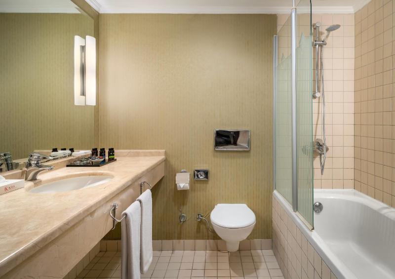Executive King Room image 2