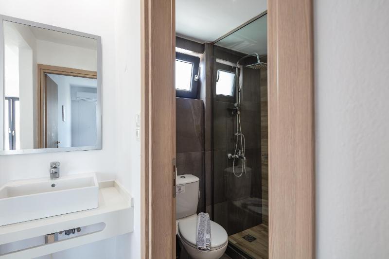 One-Bedroom Apartment image 3