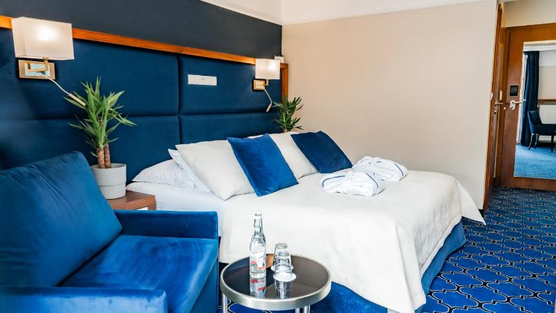 Classic Room with 1 or 2 Beds image 3