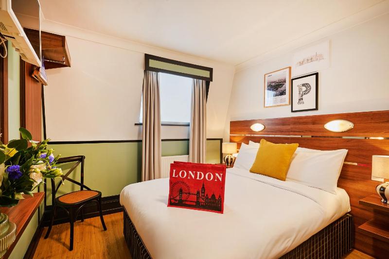 Double Room image 3