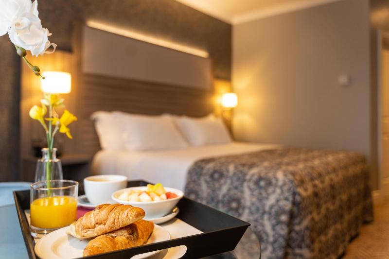 Standard Double/Twin Room image 1