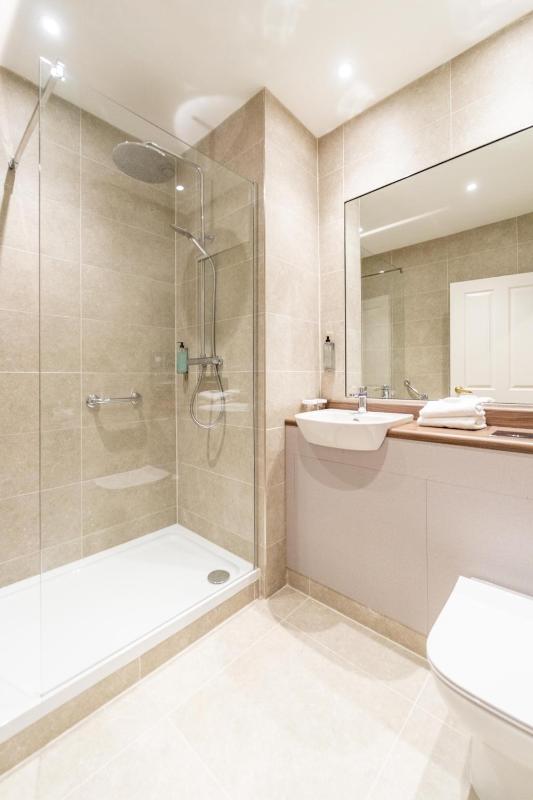 Standard Double/Twin Room image 4