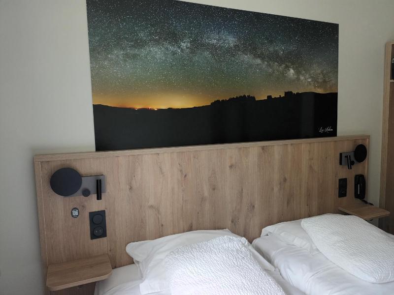 Standard Twin Room image 4